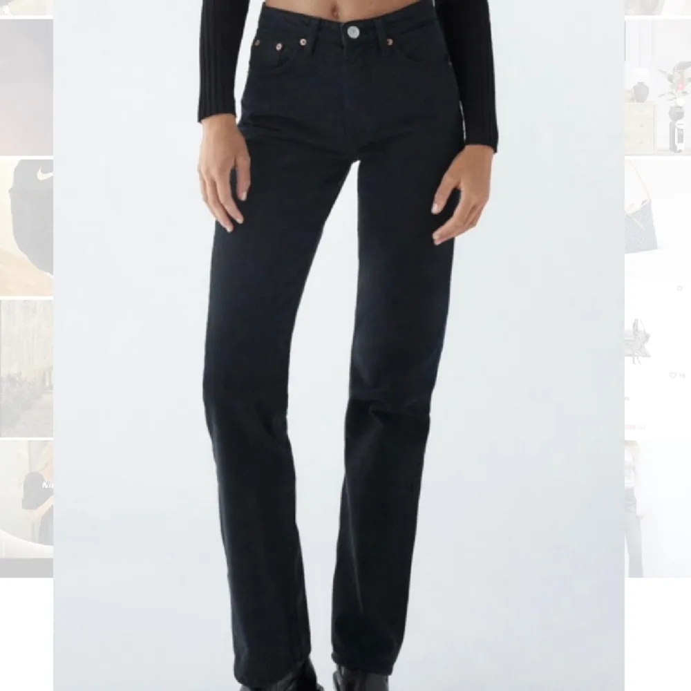 Mid rise straight leg jeans från zara! Fint skick men kommer inte till användning längre. Storlek 36🩷. Jeans & Byxor.