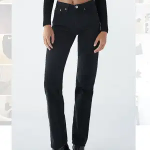 Mid rise straight leg jeans från zara! Fint skick men kommer inte till användning längre. Storlek 36🩷