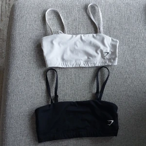 Gymshark sportbh:ar 1 för 60 kr, 2 för 100kr - Två stycken snygga sport bh:ar från gymshark i storlek xs. Säljer då de tyvärr blivit för små för mig! Inläggen/vadderingen i dem är borttagna.  1 för 60 kr, 2 för 100kr