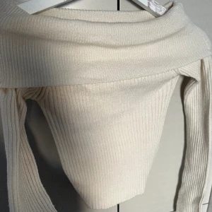 Ribbad tröja storlek S - Oanvänd endast testad, inga fläckar eller hål skriv dm för frågor eller bilder 