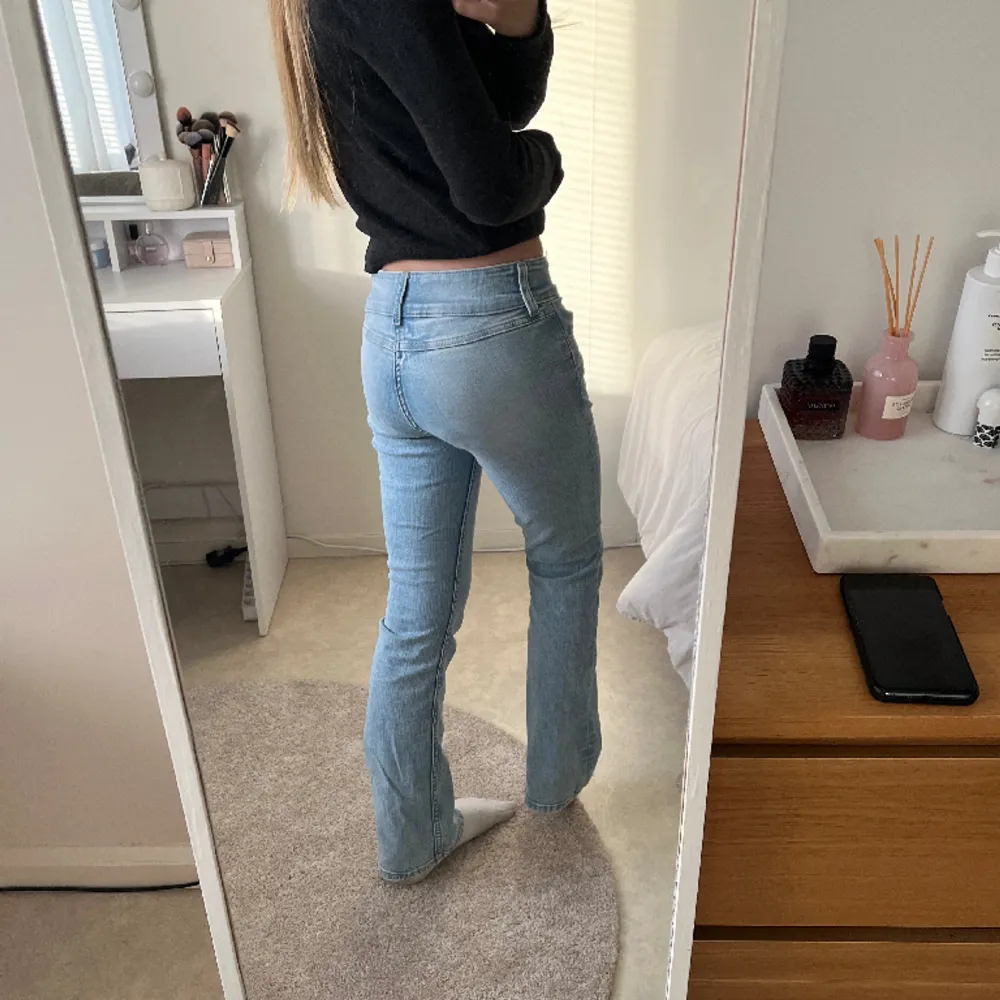 Har använt en gång, jag är 167 cm lång och tycker att den passar jätte mycket.  Älskar färgen ❤️😻. Jeans & Byxor.