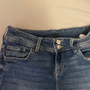 Jättefina lågmidjade jeans från H&M, använt sparsamt 