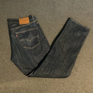 Levis jeans 501 - Väldigt bra skick knappt använda! Storlek: W32 L32