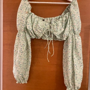 Crop top från hm - Fint skick strl L