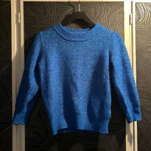 Tre - Tröja med trekvartsärm från VeroModa, storlek S. Säljer då jag inte passar i färgen❤️