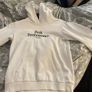 Väldigt skön peak performance hoodie i storlek 160💕 bra skick 