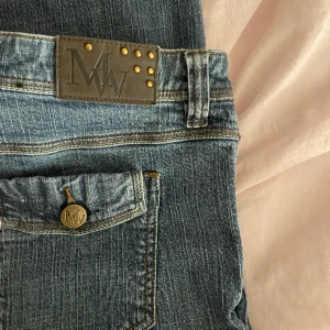 Jeans  - Jätte fina jeans i bra skick, skicka om ni vill ha mått💗skriv om ni har frågor. M/L