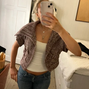 Stickad kofta - Jätteskön stickad kofta.😍😍