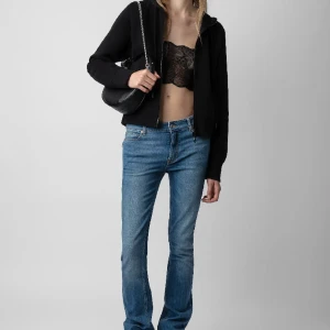 Aspens Devil Sweatshirt  - Säljer en jättefin zip up Hoodie från Zadig & Voltaire.. Nypris 2650kr.