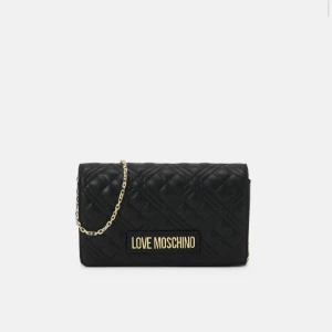 Love moschino väska - Använd, inga synliga tecken dock. Kan skicka fler bilder vid efterfrågan. Äkta. Finns i Göteborg, annars skickar jag mot fraktkostnad❤️