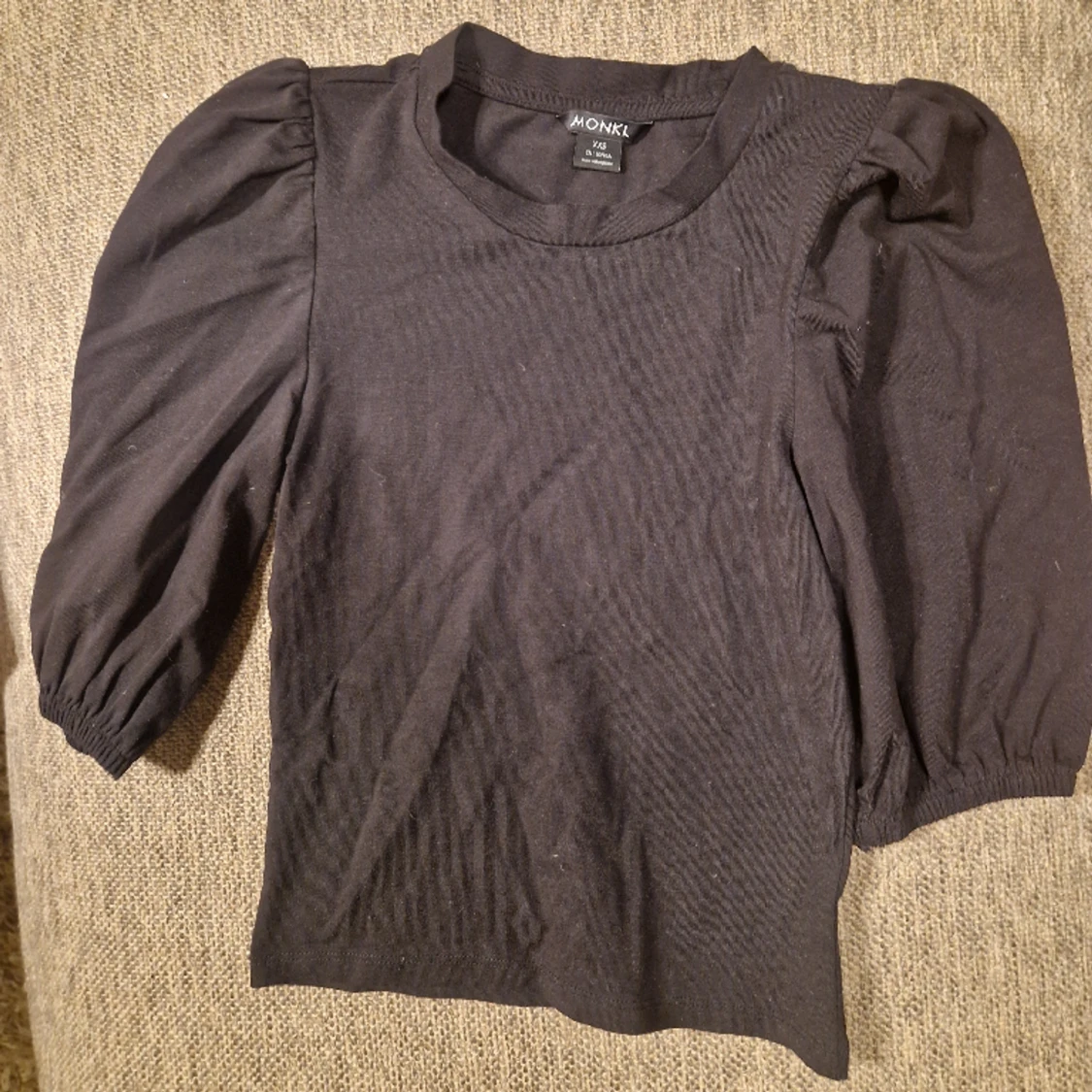 Blus med puffiga ärmar