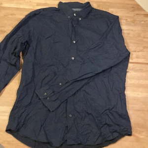 Banana Republic skjorta, storlek XL - Oanvänt skick, 100% bomull, slim fit