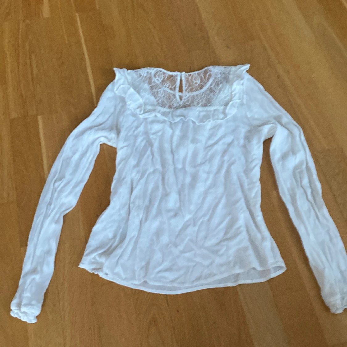 vit blus med spets💓 - 90