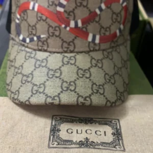 Gucci kingsnake keps  - Kingsnake Gucci keps helt ny allt följer med lappe påse och box 