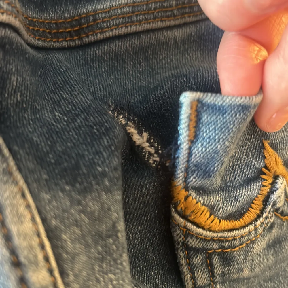 säljer mina ltb jeans då dem inte kommer till användning längre.Mid rise skum straight är modellen. Den har en liten defekt på sista bilden.29/32 är storleken. Jeans & Byxor.