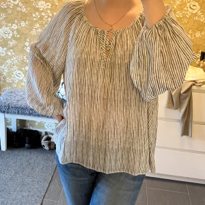 Jättefin blus! - Väldigt bra skick! Skönt material💞