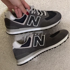 New Balance 574 - Fåtal gånger använda New Balance 574 grå/svarta st. 41,5. 