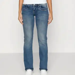 Jättefina lågmidjade jeans från ltb i modellen valarie. Säljer då de tyvärr var för stora för mig. Skriv för fler bilder💕