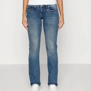 Ltb jeans  - Jättefina lågmidjade jeans från ltb i modellen valarie. Säljer då de tyvärr var för stora för mig. Skriv för fler bilder💕