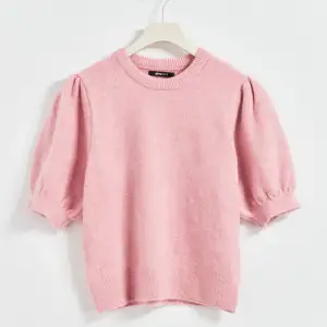 Superfin rosa tröja från Gina💞 andvänd fåtal gånger. Är öppen för prisförslag vid snabbt köp🫶🏼dm för frågor🎀💞