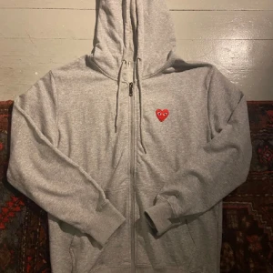 Play/CDG zip hoodie grå - Rättså ny inga direkt saldot! Fler bilder eller frågor skicka dm!