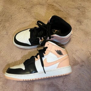 Jordan crimson tint - Jätte fina skor, knappt använda och inga större defekter