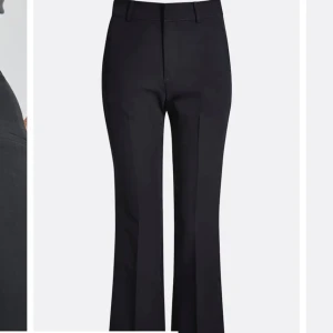 Kostymbyxor Bikbok - Säljer kostymbyxor från bikbok med medelhög midja i storlek 38. I nyskick, säljer då de är för stora för mig. Köpta för 499kr säljer för 250.