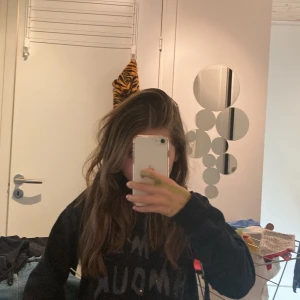 Hej jag säljer min tröja från Gina pga att den är lite liten för mig❤️ - Den är inte sönder🩷