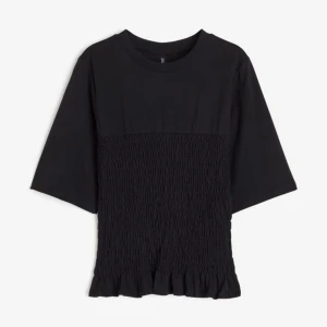 Trendig tröja  - Säljer denna helt nya tröja från hm, säljes dyrare då den är slutsåld och svår att få tag på, storlek M, prislapp kvar