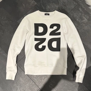 Dsquared tröja - Dsquared tröja, storlek 14YRS (passar en xs), skick 8/10.