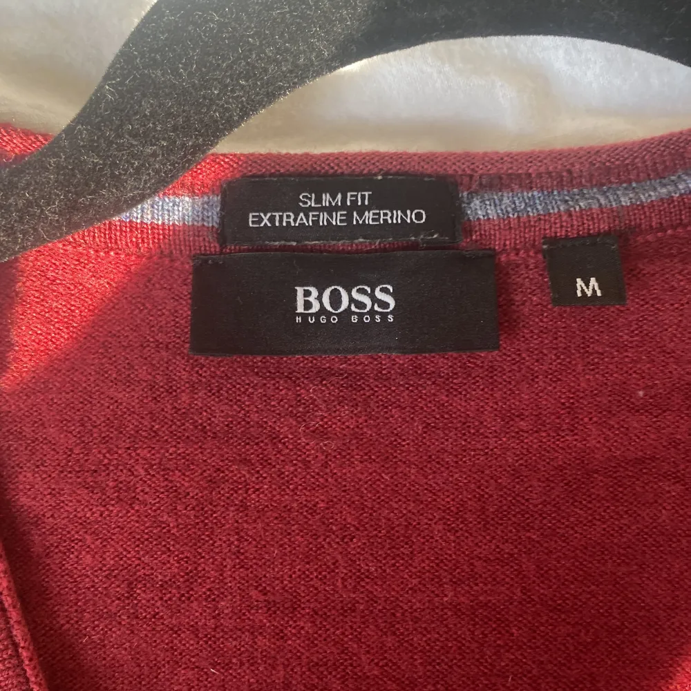 Hej 👋 säljer nu min Hugo boss cardigan😃 har använt Max 10 gånger, priset kan diskuteras. Hoodies.