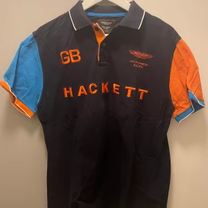 Hackett Anton Martin Piké - Strl Large. Sparsamt använd i fint skick. Nypris cirka 1300kr