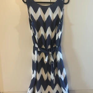 Fin klänning med ljup rygg  - Jätte fin klänning med djup rygg. 