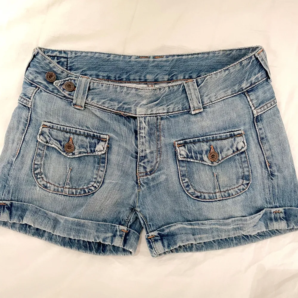 Jättefina lågmidjade jeansshorts från pepe jeans⭐️midjemått 38cm. Shorts.
