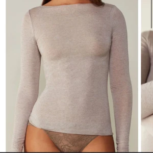 Intimissmi tröja  - Intimissmi tröja i jätte bra skick endast använd en gång🥰