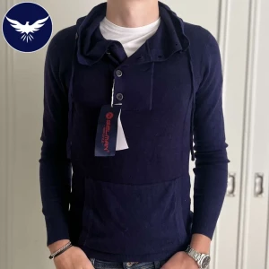 Kashmir hoodie - Riktigt snygg Kashmir hoodie med knappar | helt ny med lappar | modellen är 184 och väger 70kg | nypris 1700 