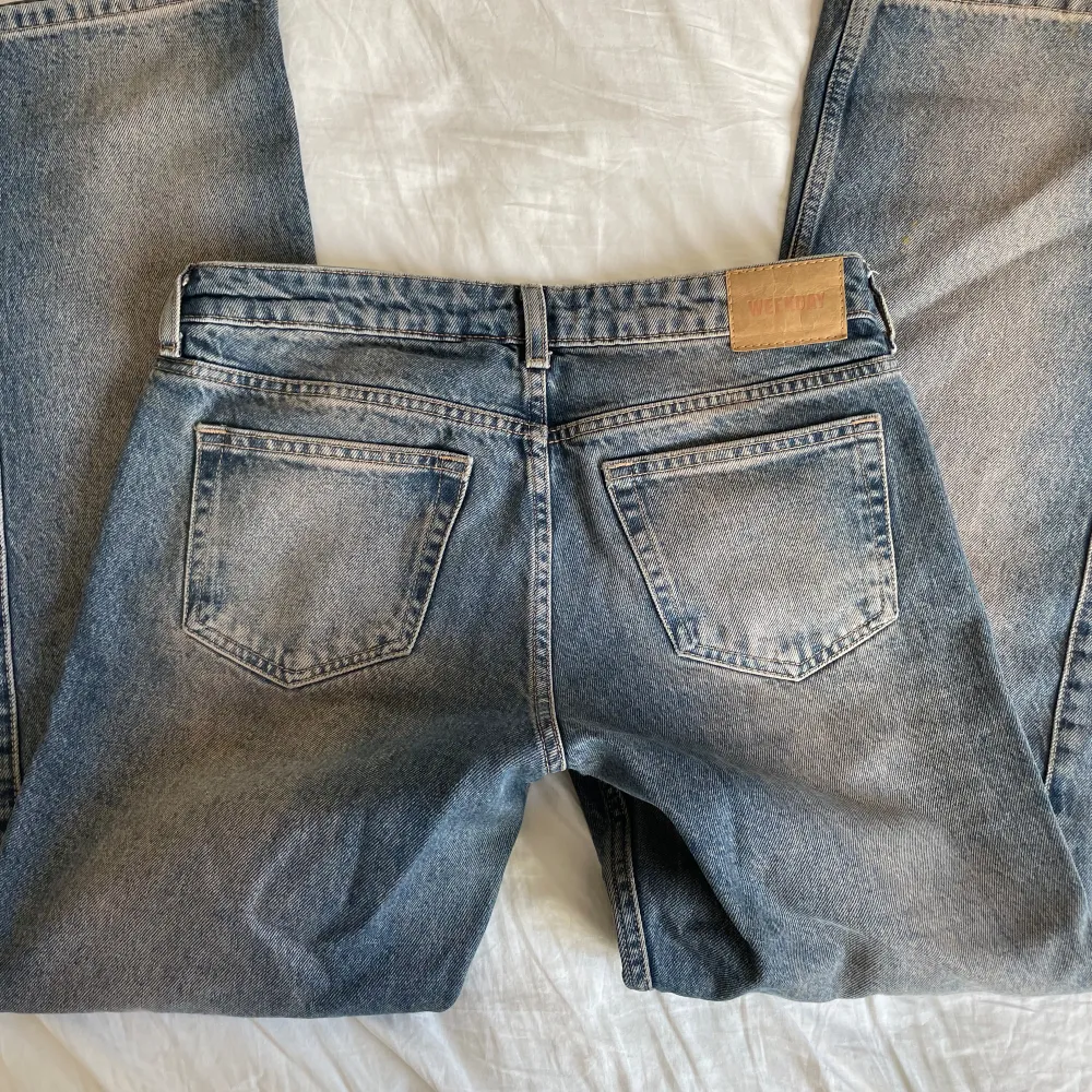 Lowwaisted weekday arrow jeans som tyvärr är för små för mig. Har knappt änvänt de. Inga fläckar. Storlek 27/32. Jeans & Byxor.