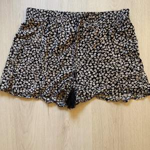 Blommiga shorts 