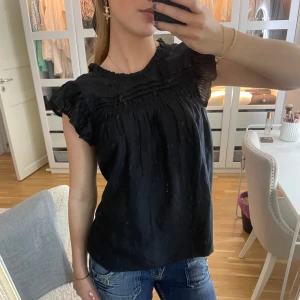 Fest blus  - Super fin blus från esprit! 🥰 perfekt topp nu till sommaren, använd fåtal gånger o kan sänka pris vid snabb affär ❣️ 
