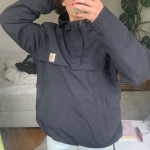 Carhartt jacka - Carhartt pullover som funkar bra till våren. Hör av er om ni är intresserade! 