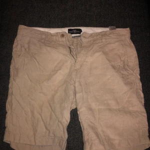 Tyg shorts - Tyg shorts🙌 Perfekta för sommarn. I bra använt skick. Inget trasigt. Har inte använts på väldigt länge.