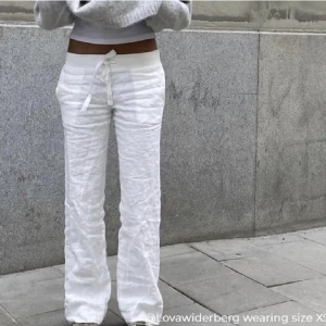 Alobha label linen pants!!!! - Säljer dessa helt nya och  oanvända ( ligger i orginalförpackningen) linnebyxor från Alobha som är helt slutsåld!! PRIS KAN DISKUTERAS!!!