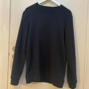 Matinique sweatshirt - Säljer en riktigt skön sweatshirt från Matinique. Anledning är att den inte längre kommer till mycket användning.  Nypris: 599kr Skick: 9/10