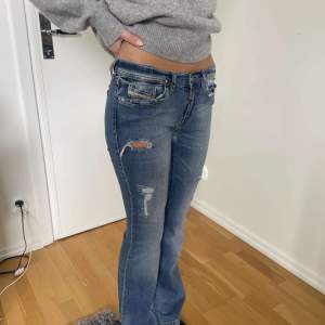 jätte snygga lågmidjade diesel jeans!💗 midjemått 36 & innerbenslängden 77cm går jätte bra att trycka på köp nu!!💞💞