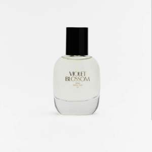 Oanvänd parfym 30ml från ZARA🥰 Lukten är Violet Blossom (Dress Time 04)