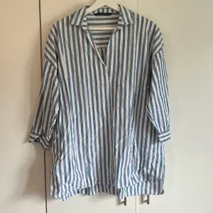 Blus/skjorta från Zara. Gott skick, endast använd ett fåtal gånger. 