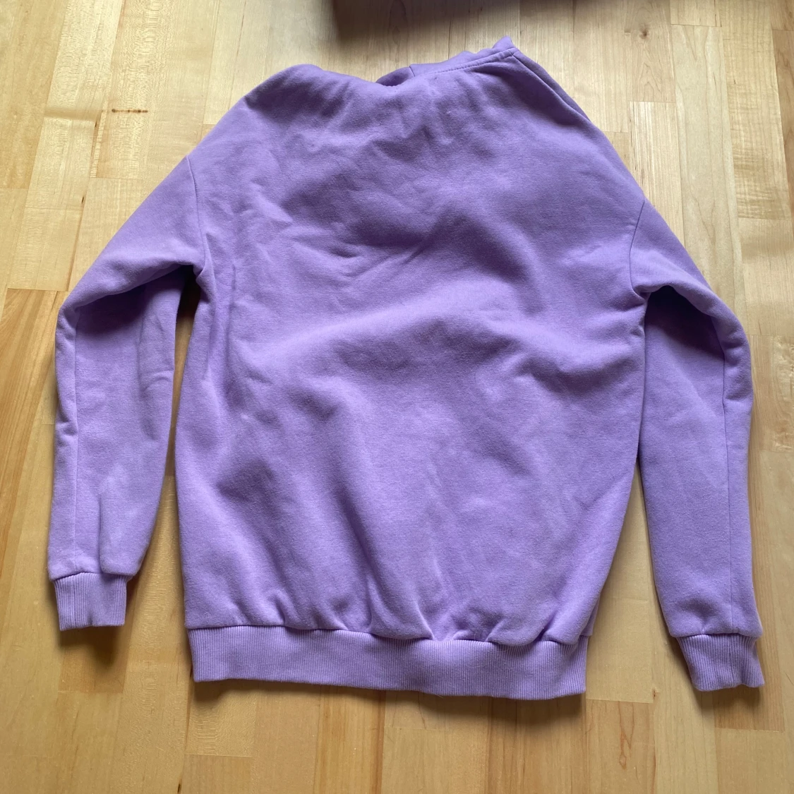 Lila huddie med tryck - 90