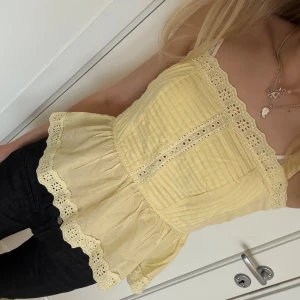 Topp - Supersöt topp från nakd som jag bara använt en gång så den är typ i nyskick 💕