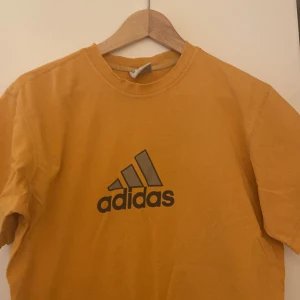 Tshirt adidas - Adidas tshirt i stl M
