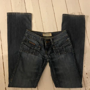 Lågmidjade jeans - Jättesnygga Lågmidjade jeans💞Har ett par andra liknande med brevid denna annonsen i min profil, kolla in dom också😍😍